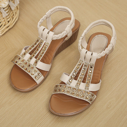 🚨 𝐃𝐄𝐑𝐍𝐈𝐄𝐑 𝐉𝐎𝐔𝐑 : 𝟖𝟎 % 𝐃𝐄 𝐑É𝐃𝐔𝐂𝐓𝐈𝐎𝐍 : ✨ Sandales compensées élégantes avec strass 👡 Soutien de la voûte plantaire | Faciles à enfiler | Confort optimal toute la journée 😎